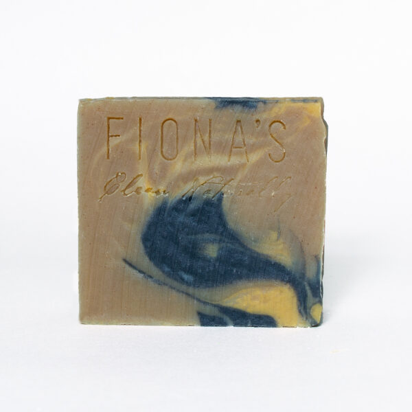 Ingredients are Olive Oil, Coconut Oil, Castor Oil, Sodium Hydroxide, Water, Turmeric Essential Oil, Mango Fragrance Oil, Turmeric powder. This soap has the scent of mango. Turmeric powder & essential oil contain antioxidants and anti-inflammatory components for the skin